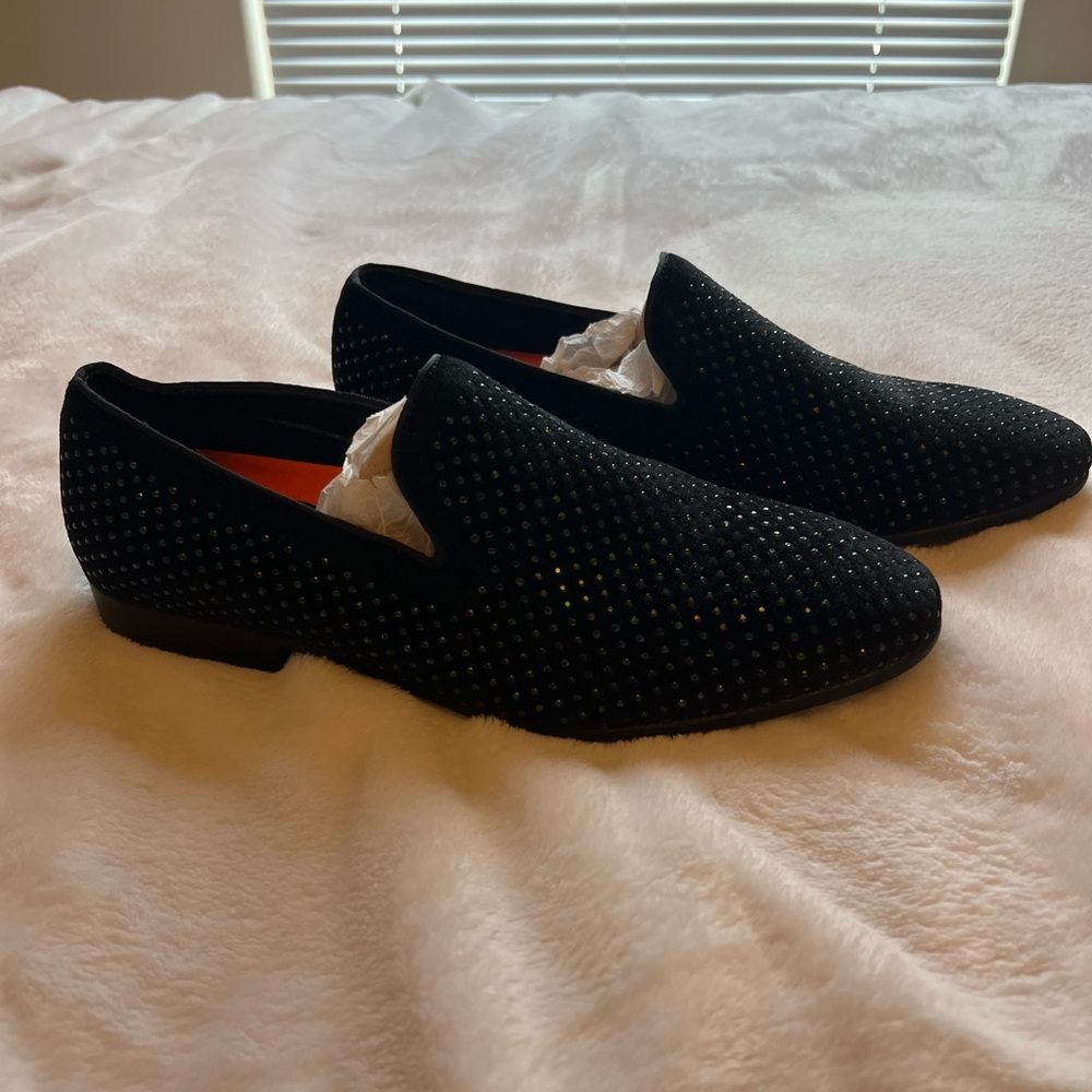 Men’s black slip in velvet loafer